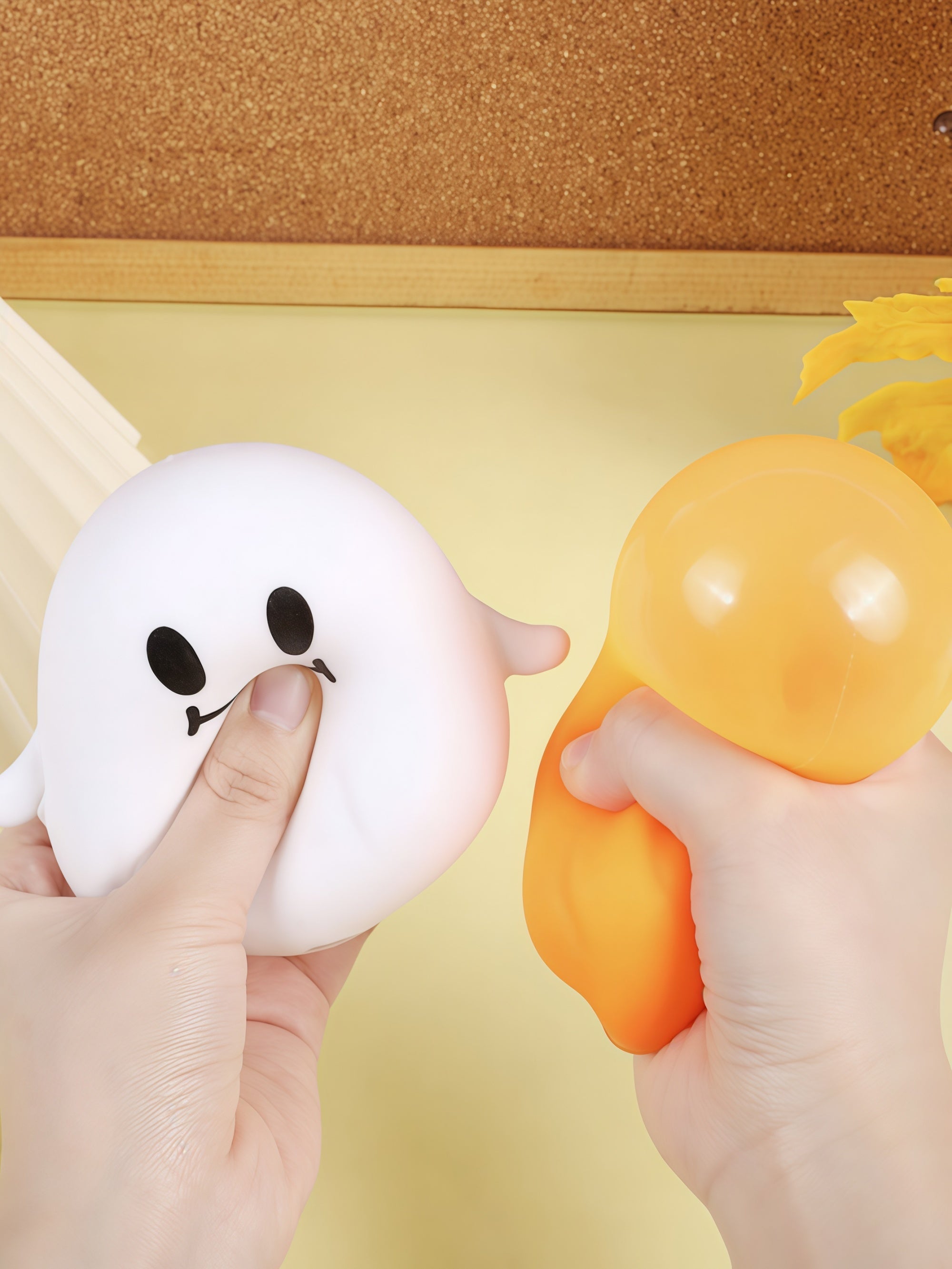 Halloween Squishy Toy – Glowing Ghost